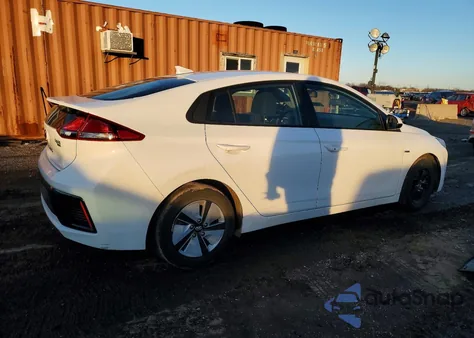 2017 Hyundai Ioniq Blue z USA, uszkodzony, nr VIN KMHC65LC3HU030964